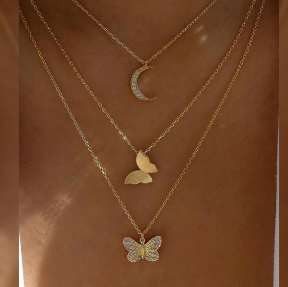 Butterfly charm layered necklace - Picture 1 of 3